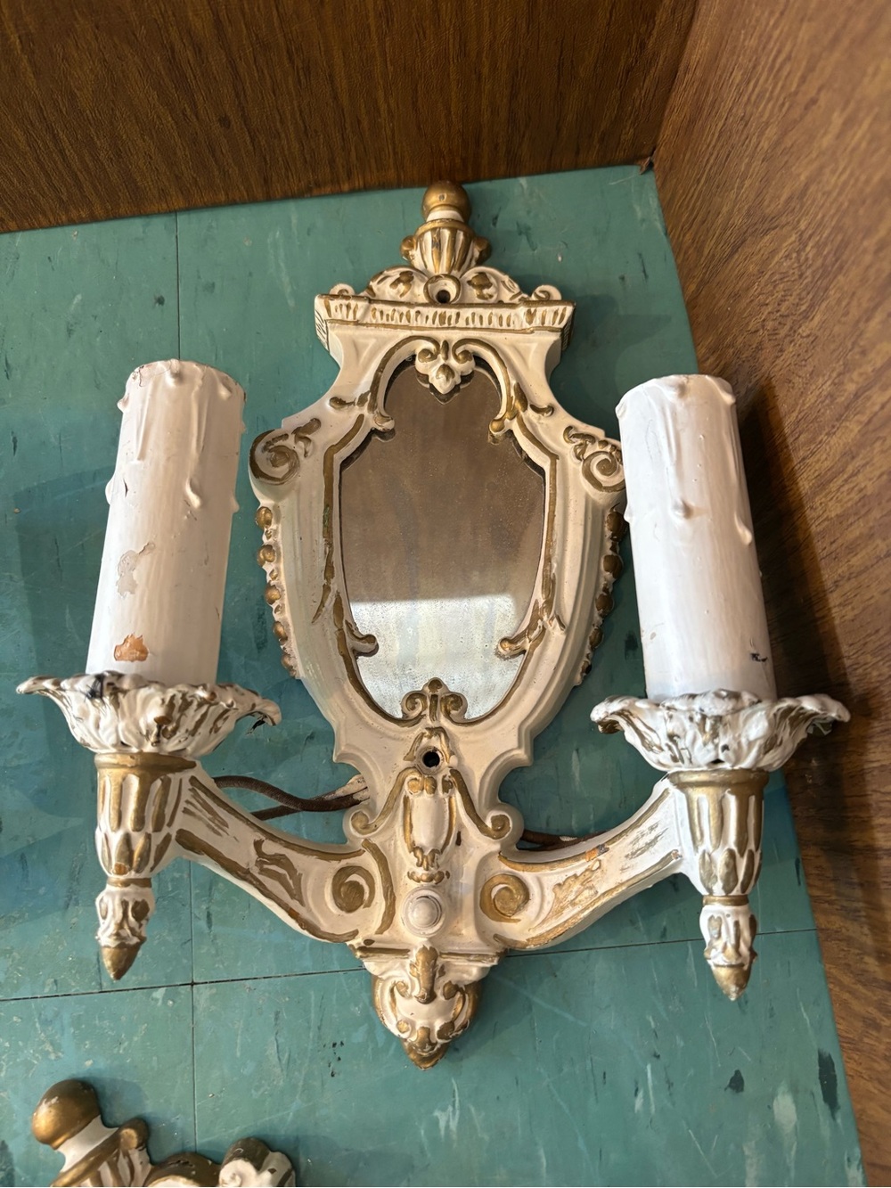 Four antique Victorian French wall sconces light fixtures, two candles mirrored - Picture 2 of 9